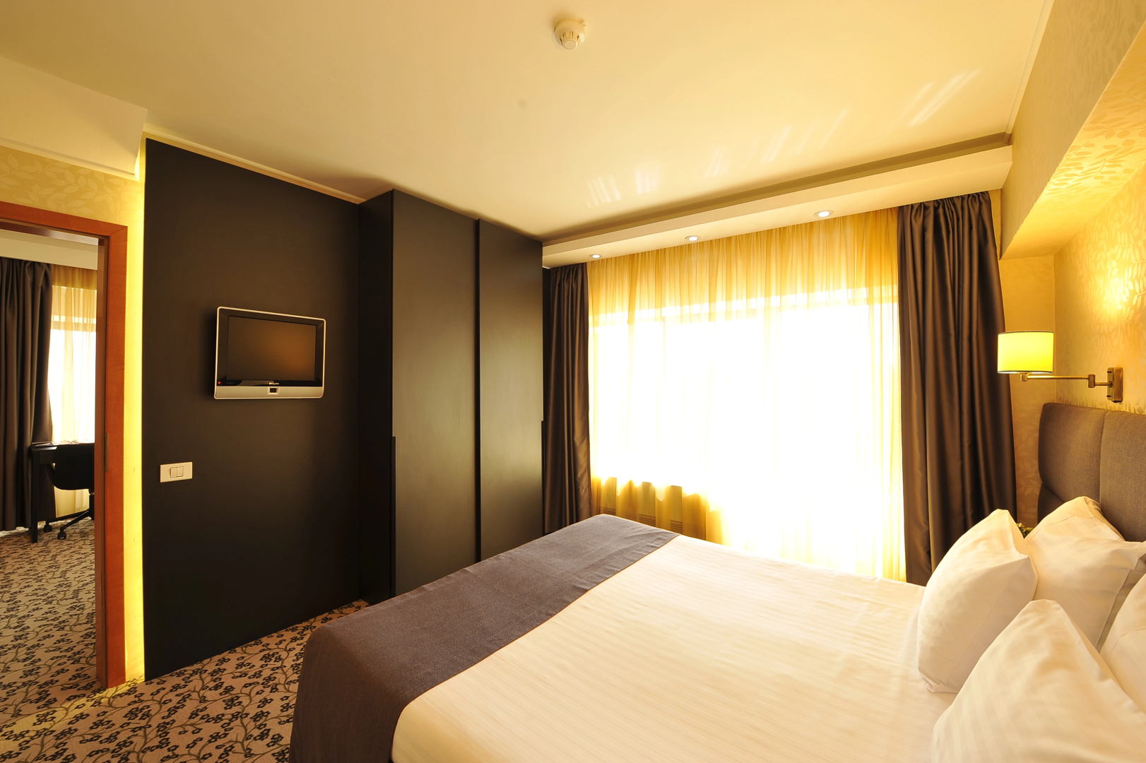 Photo - Crystal Palace Hotel