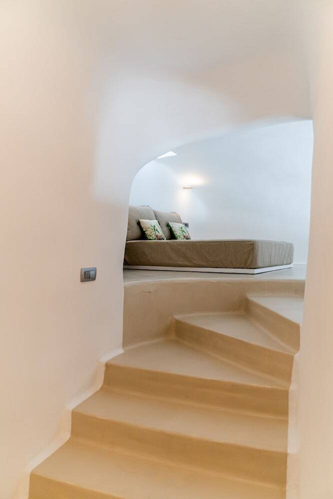 Photo - Victoria Caves