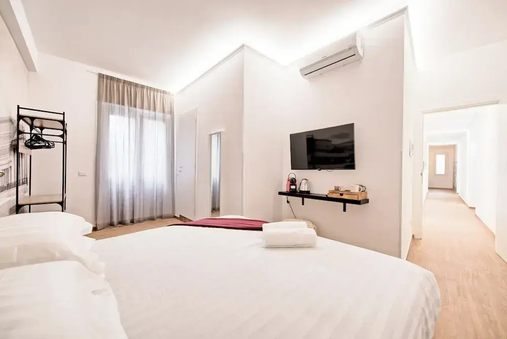 Photo - Caesar's quarters - private rooms in Rome