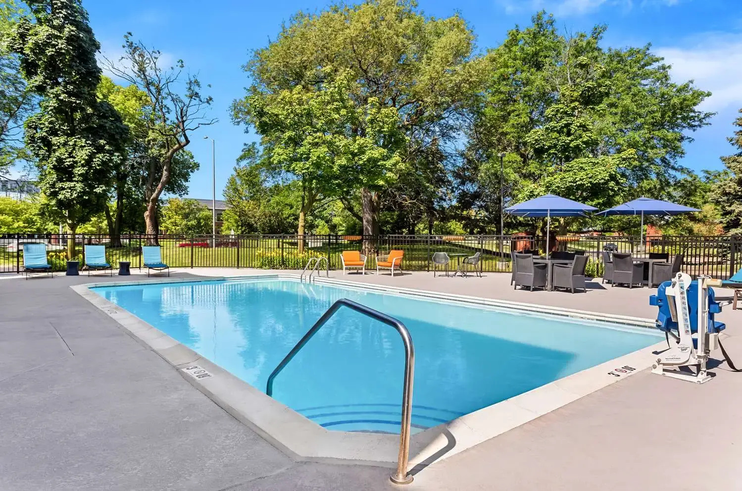 Photo - Hampton Inn Chicago-Naperville