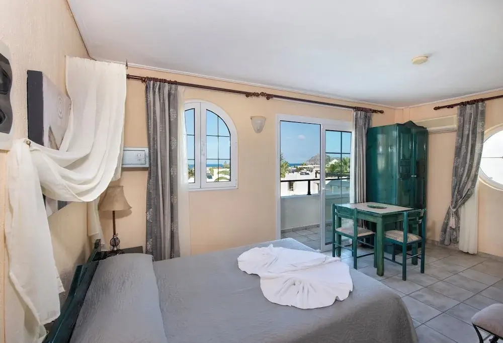 Photo - Castle Suites Hotel