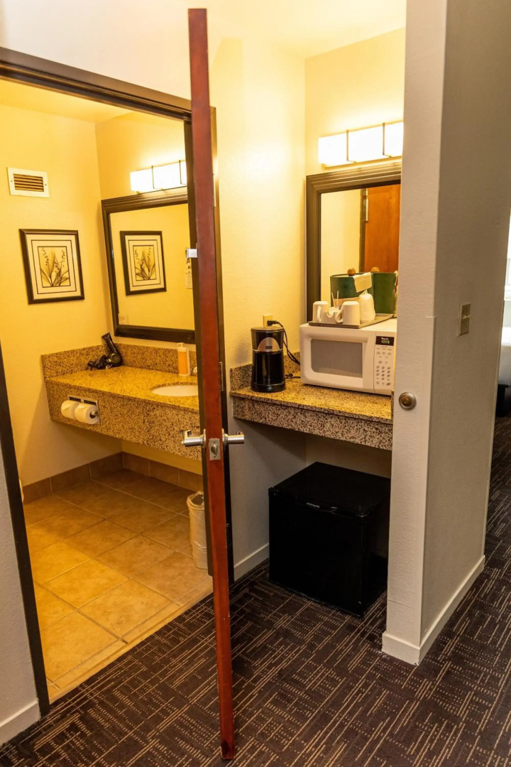 Photo - Lake Natoma Inn
