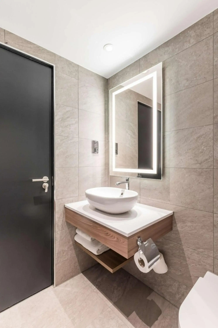 Photo - Radisson RED London Heathrow