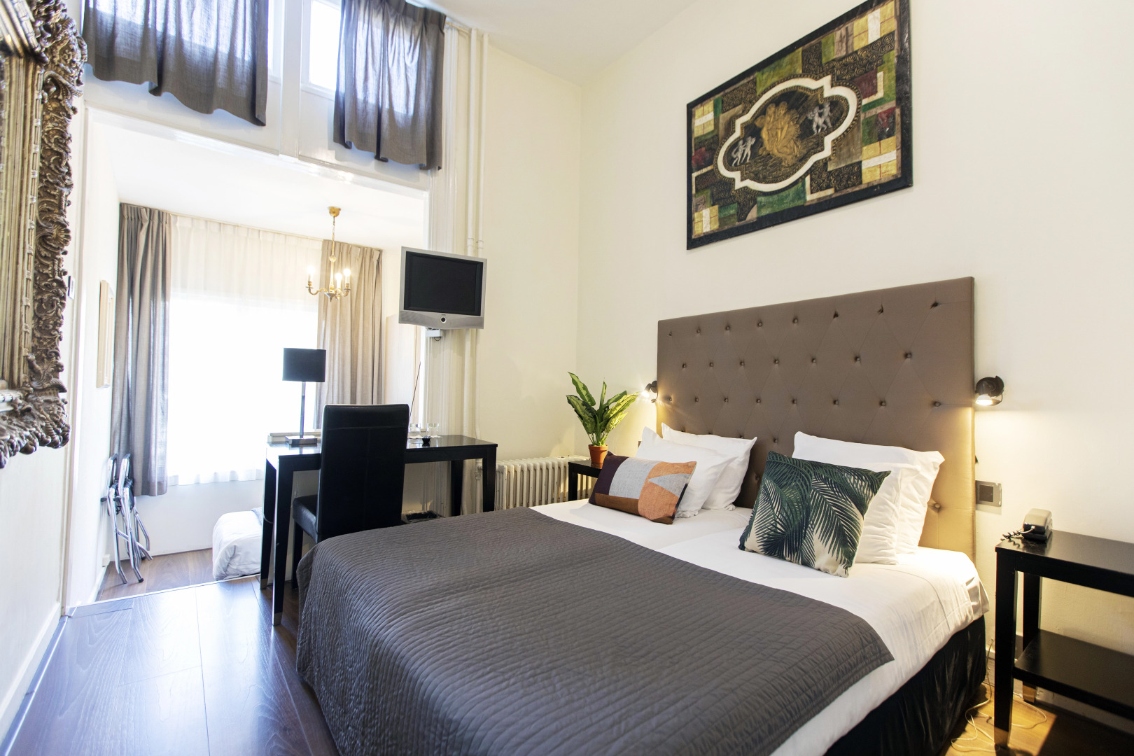 Photo - Quentin England Hotel