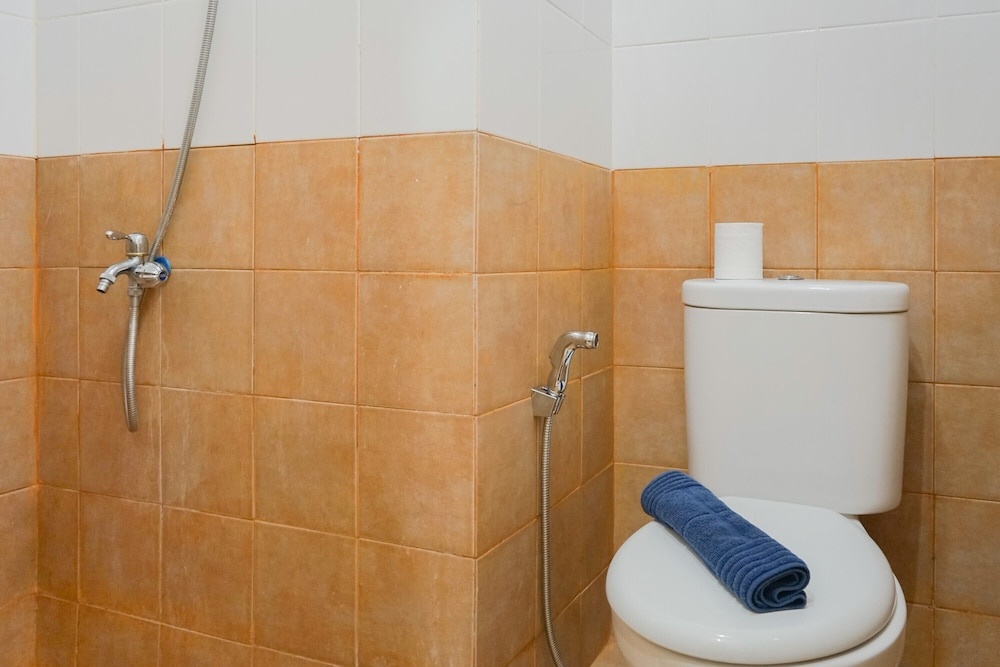 Cozy Studio Green Pramuka Apartment next to Mall