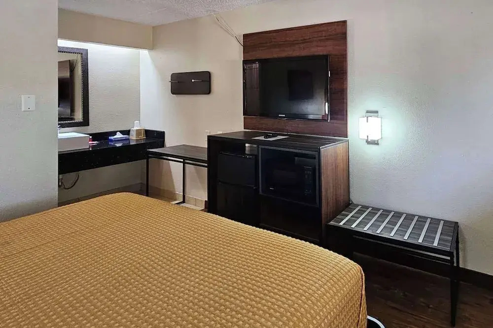 Photo - Econo Lodge Charlotte Airport