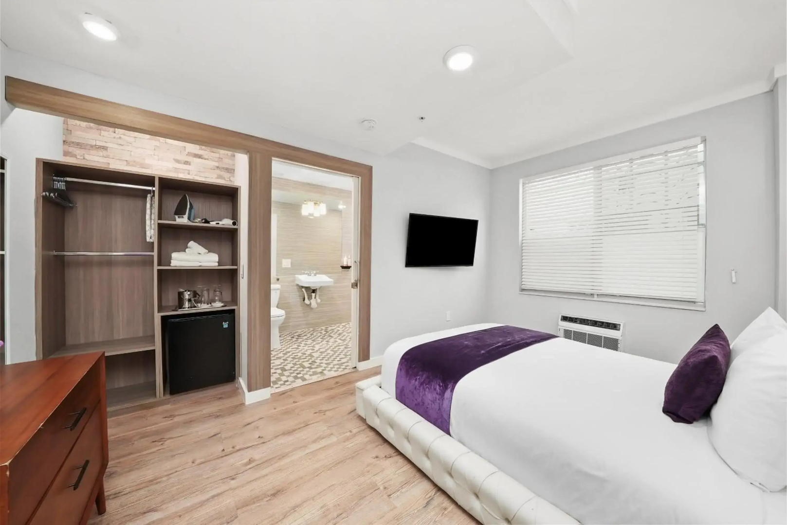 Photo - Shelley Hotel