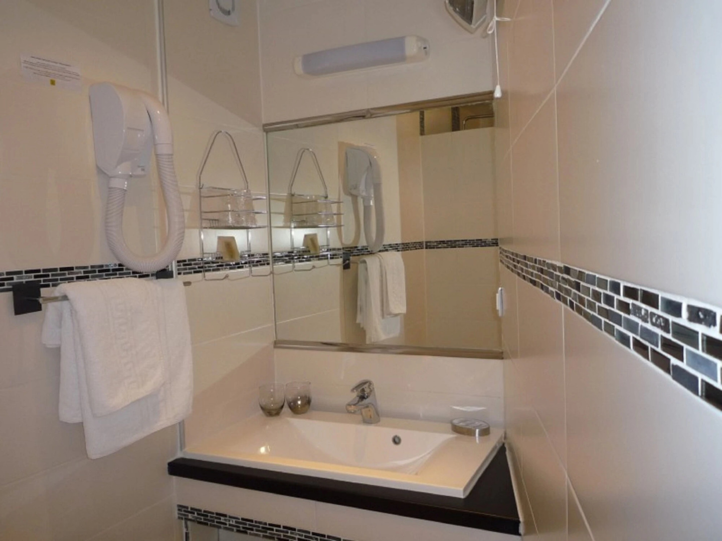 Foto - Logis Hôtel La Fenière