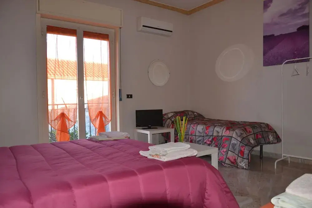 Photo - BED&FLY NEAR AIRPORT CATANIA FONTANAROSSA BAGNO PRIVATO In CAMERA
