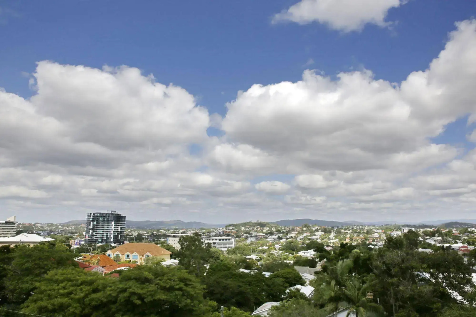 Photo - Hampton Court Apartments