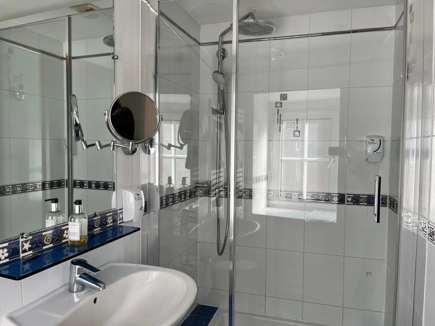 Foto - Logis Hôtel Restaurant Au Cerf d'Or