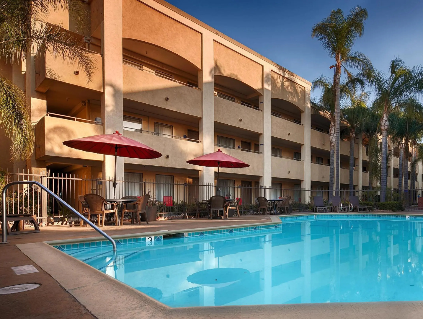 Foto - Hotel d’Lins Ontario Airport