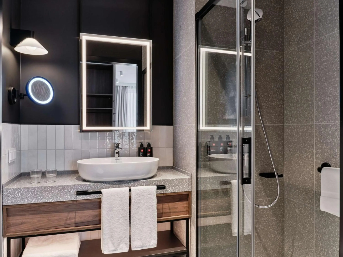 Photo - Radisson RED Hotel & Radisson RED Apartments, Kraków