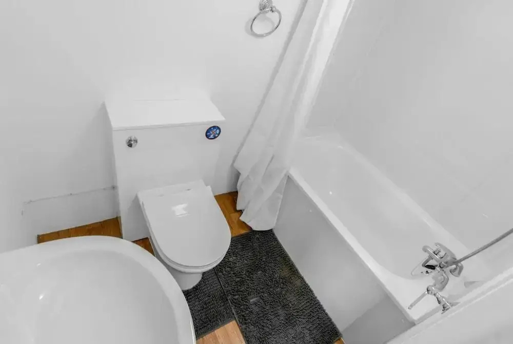 Photo - Edinburgh Guest Room