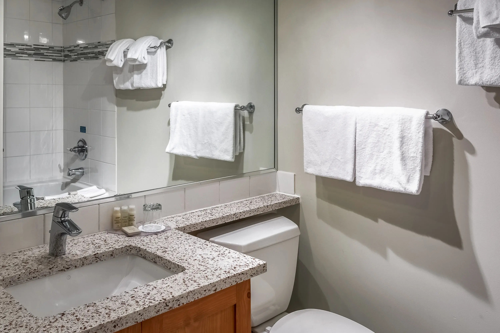 Foto - Blackcomb Springs Suites by CLIQUE