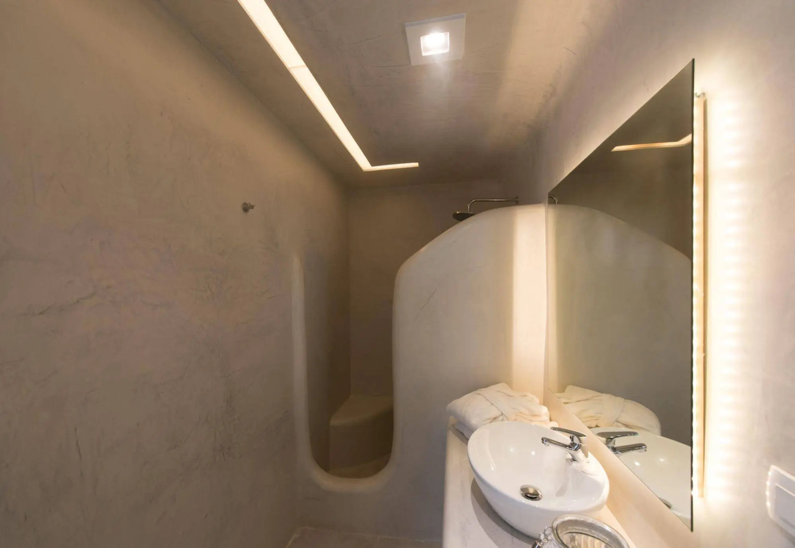 Photo - On the Cliff