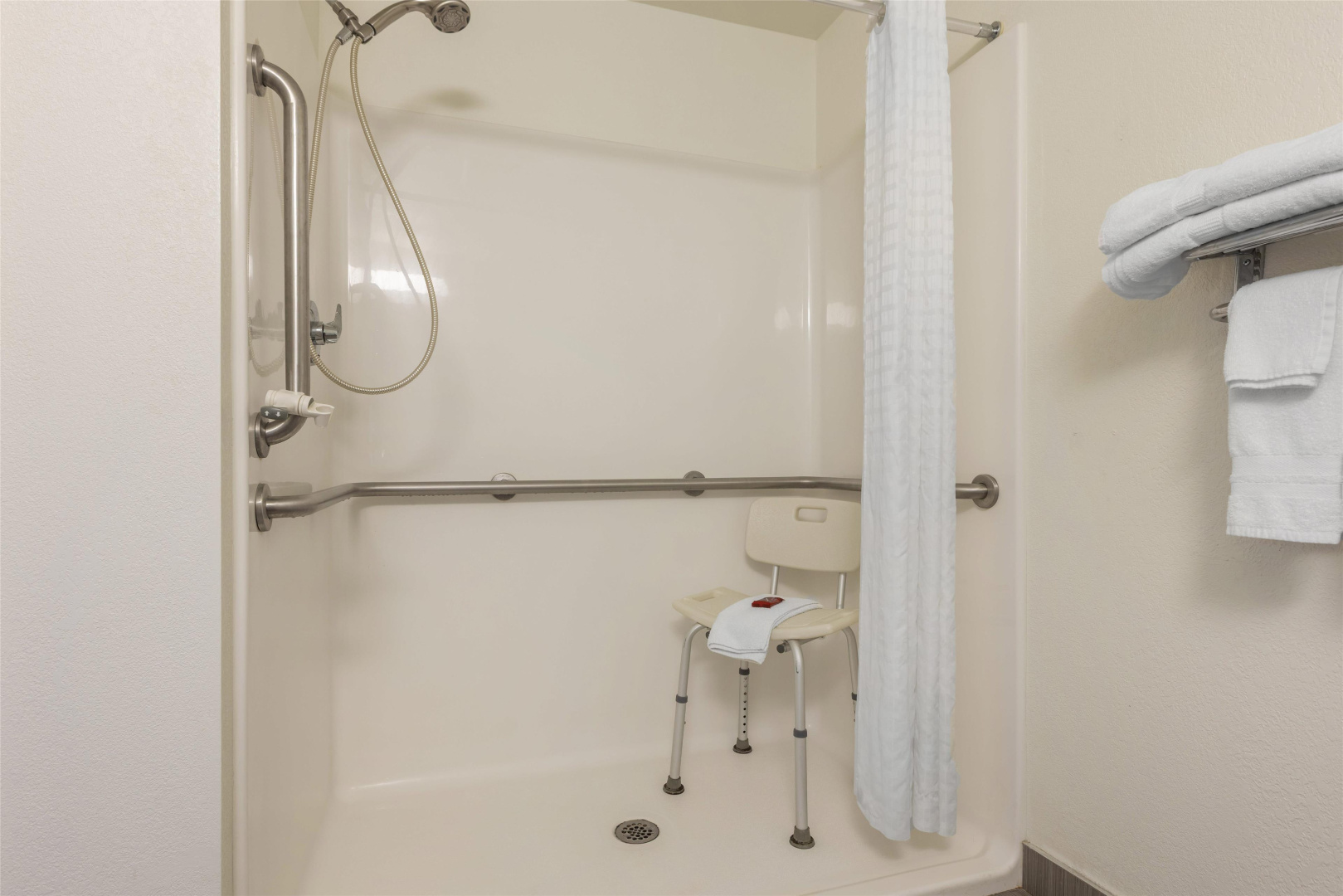 Foto - SureStay Plus Hotel by Best Western Niagara Falls East