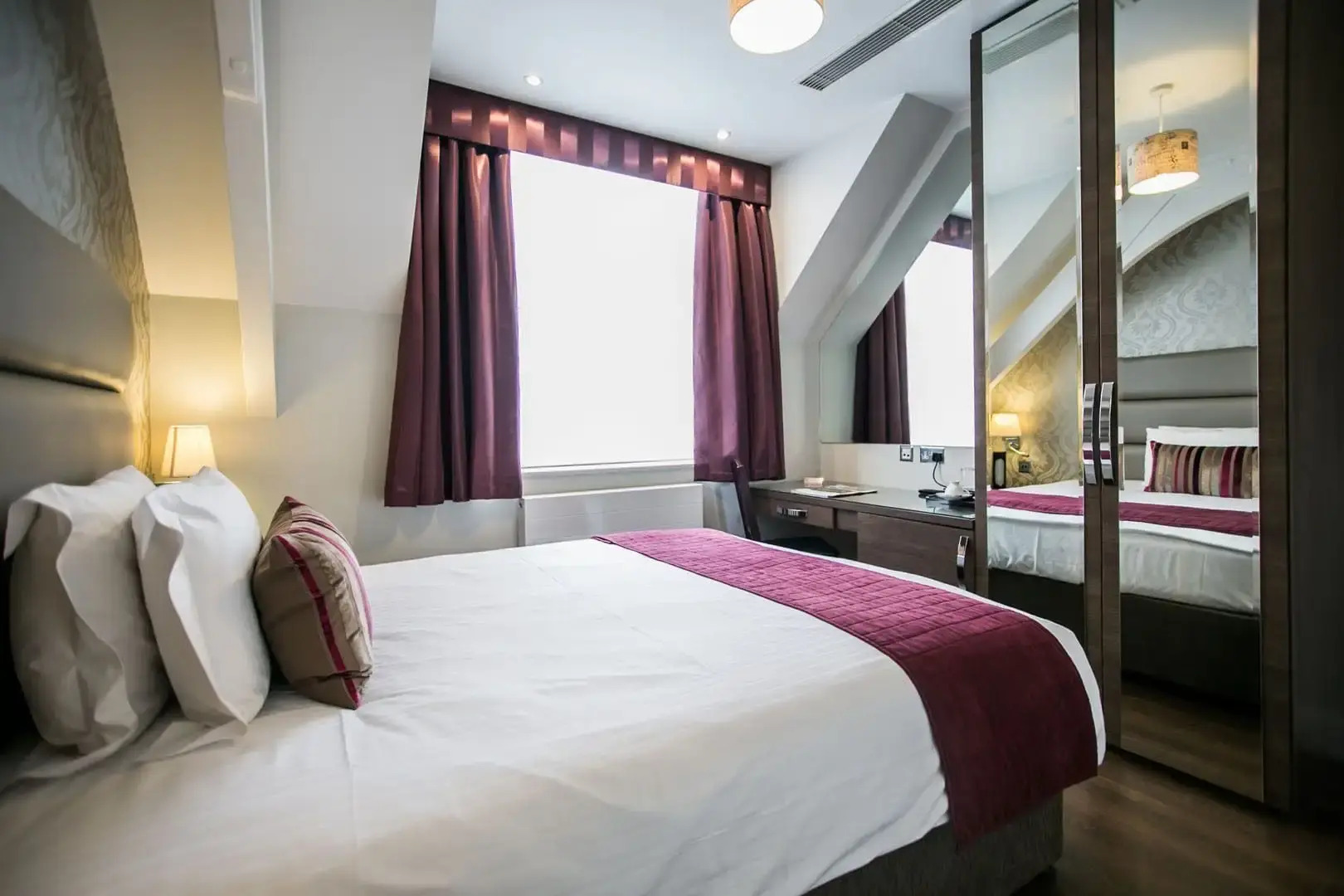 Photo - The Pillar Hotel