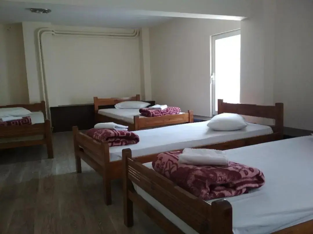 Photo - Pella Inn Hostel