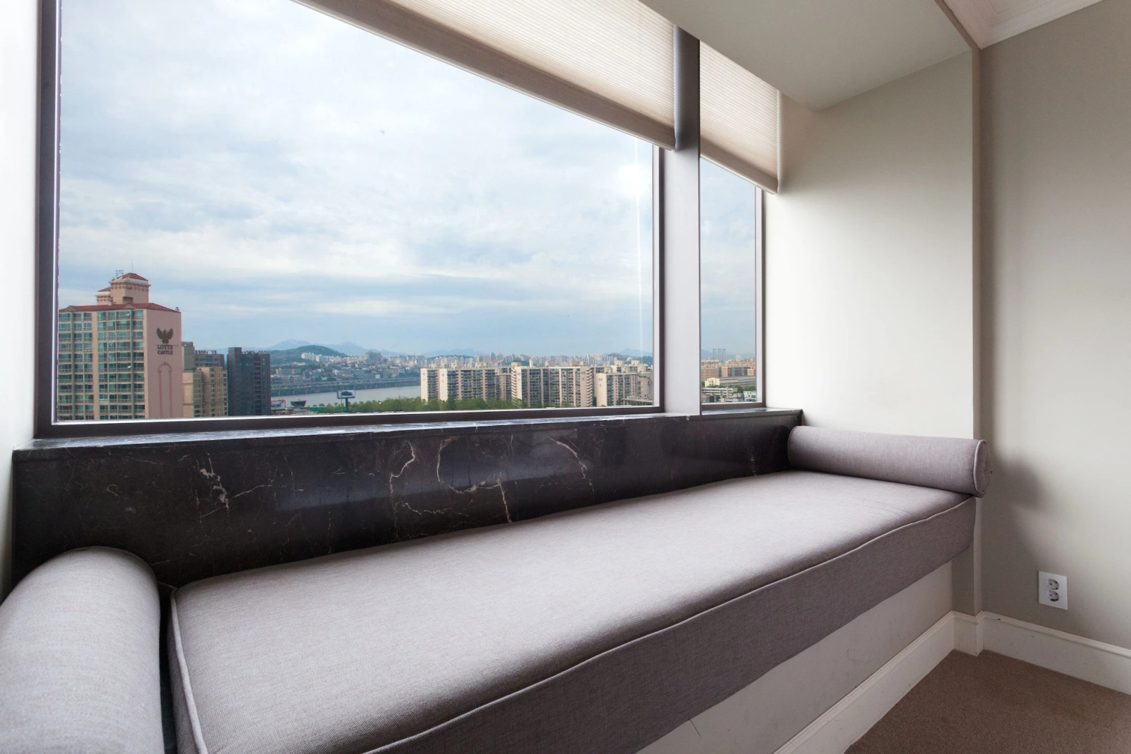 Photo - The Riverside Hotel