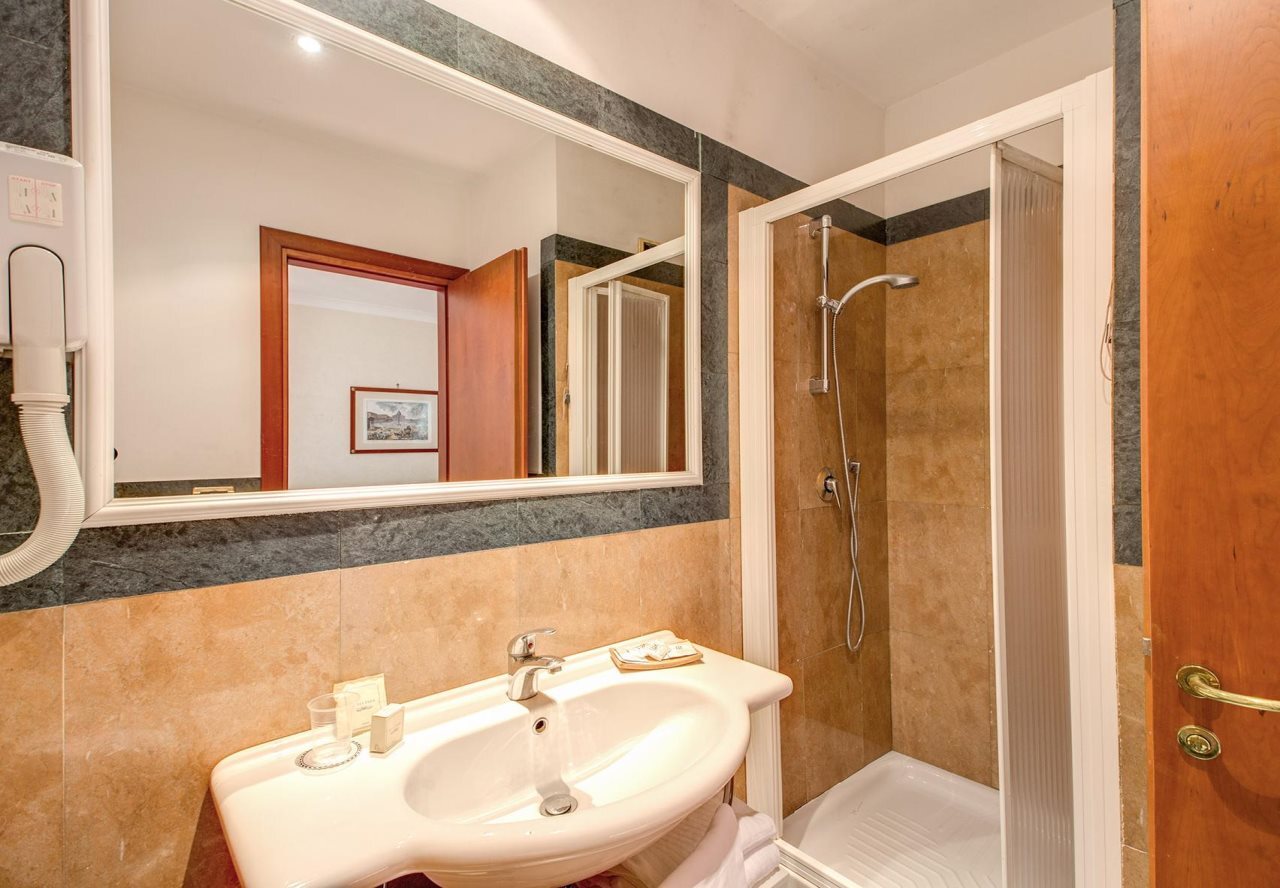 Photo - Romoli Hotel