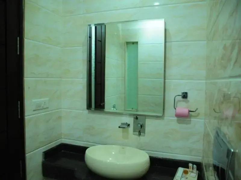 Foto - Hotel Taksh inn, Near Karol Bagh, Metro Station