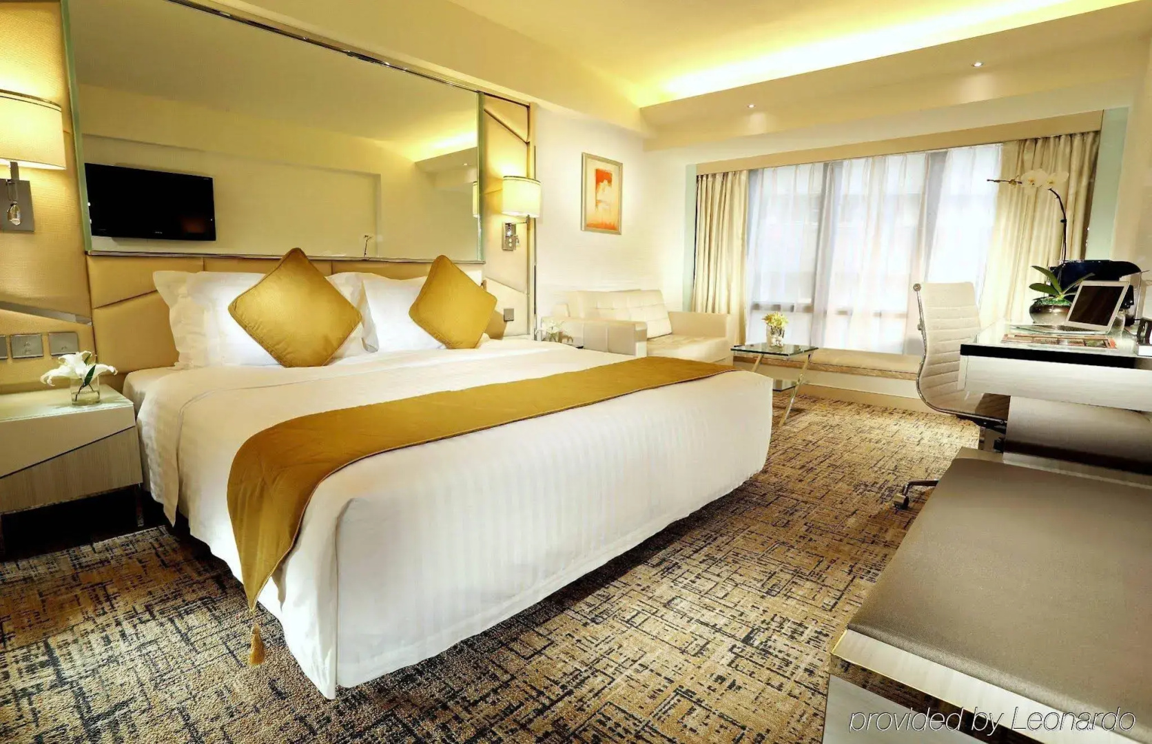 Photo - Regal Oriental Hotel