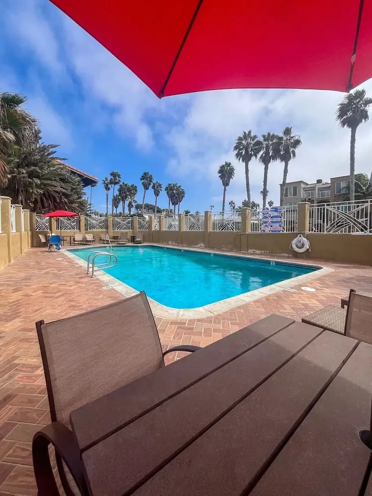 Photo - Pacific Shores Inn