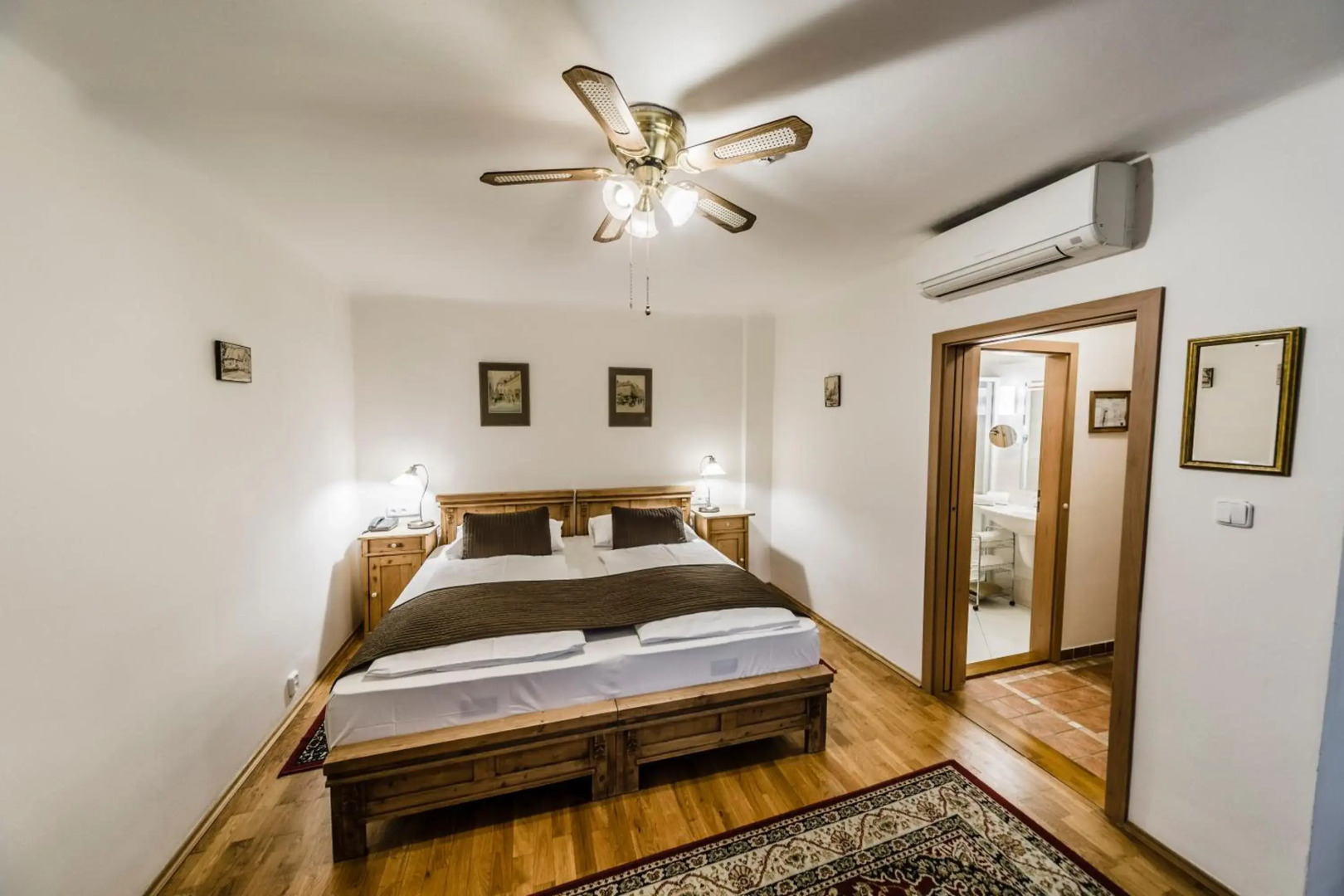 Foto - Batman's Hill on Collins