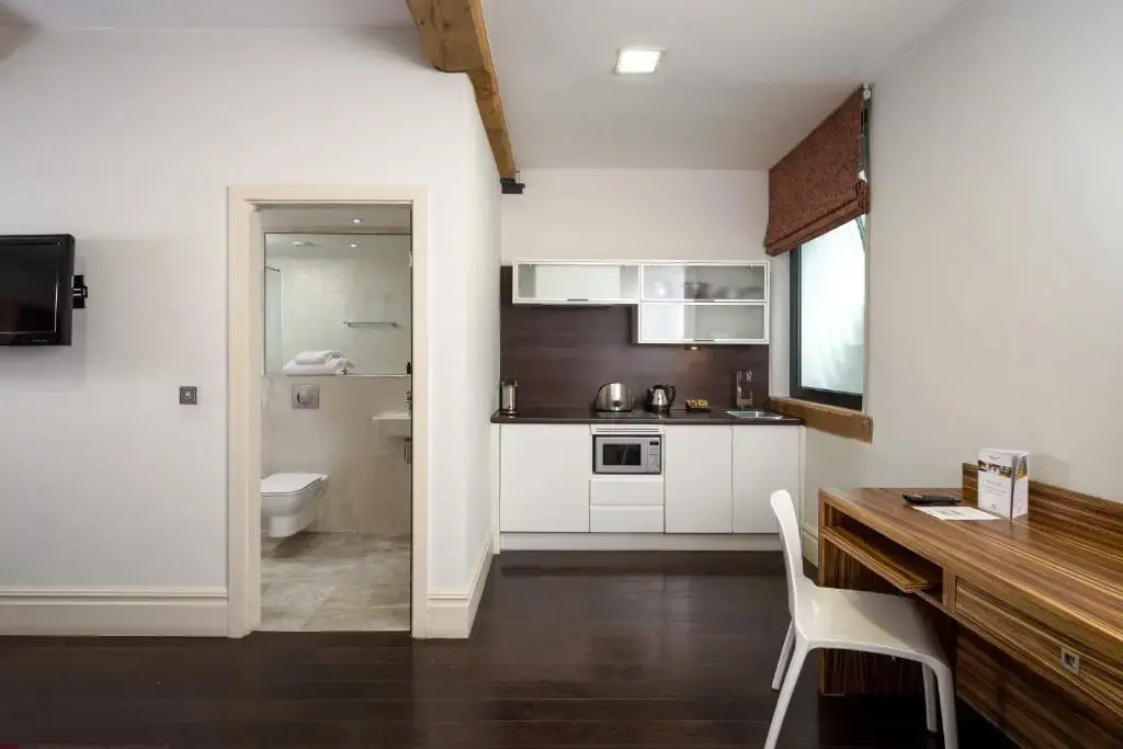 Photo - Roomzzz Manchester City