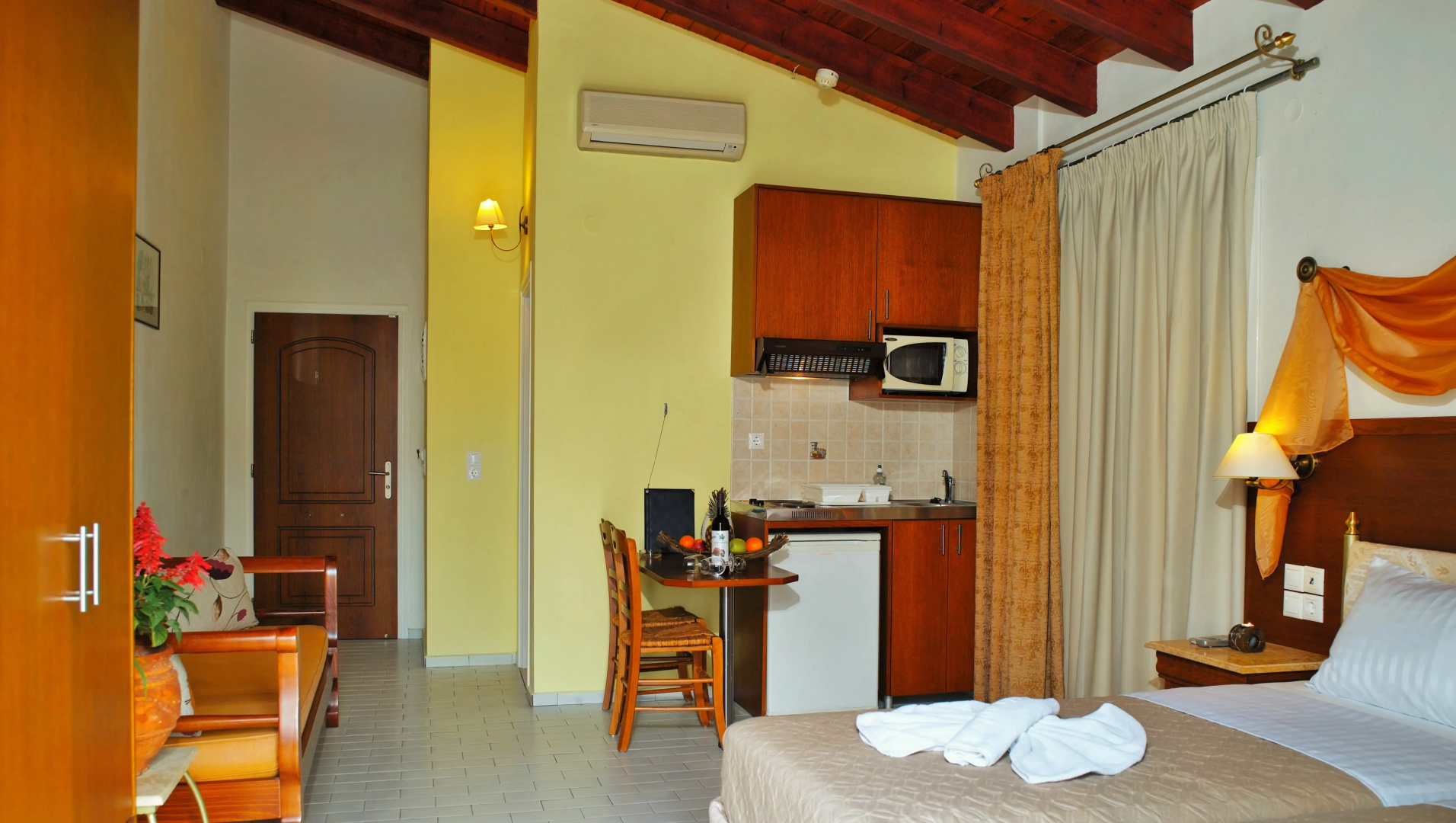 Foto - W Suites Annex by Estia