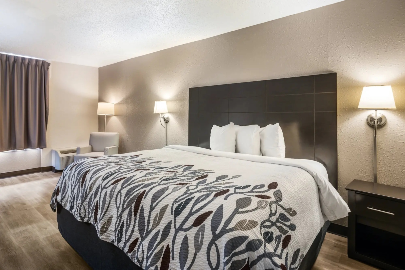 Photo - Red Roof Inn Savannah – Southside/Midtown