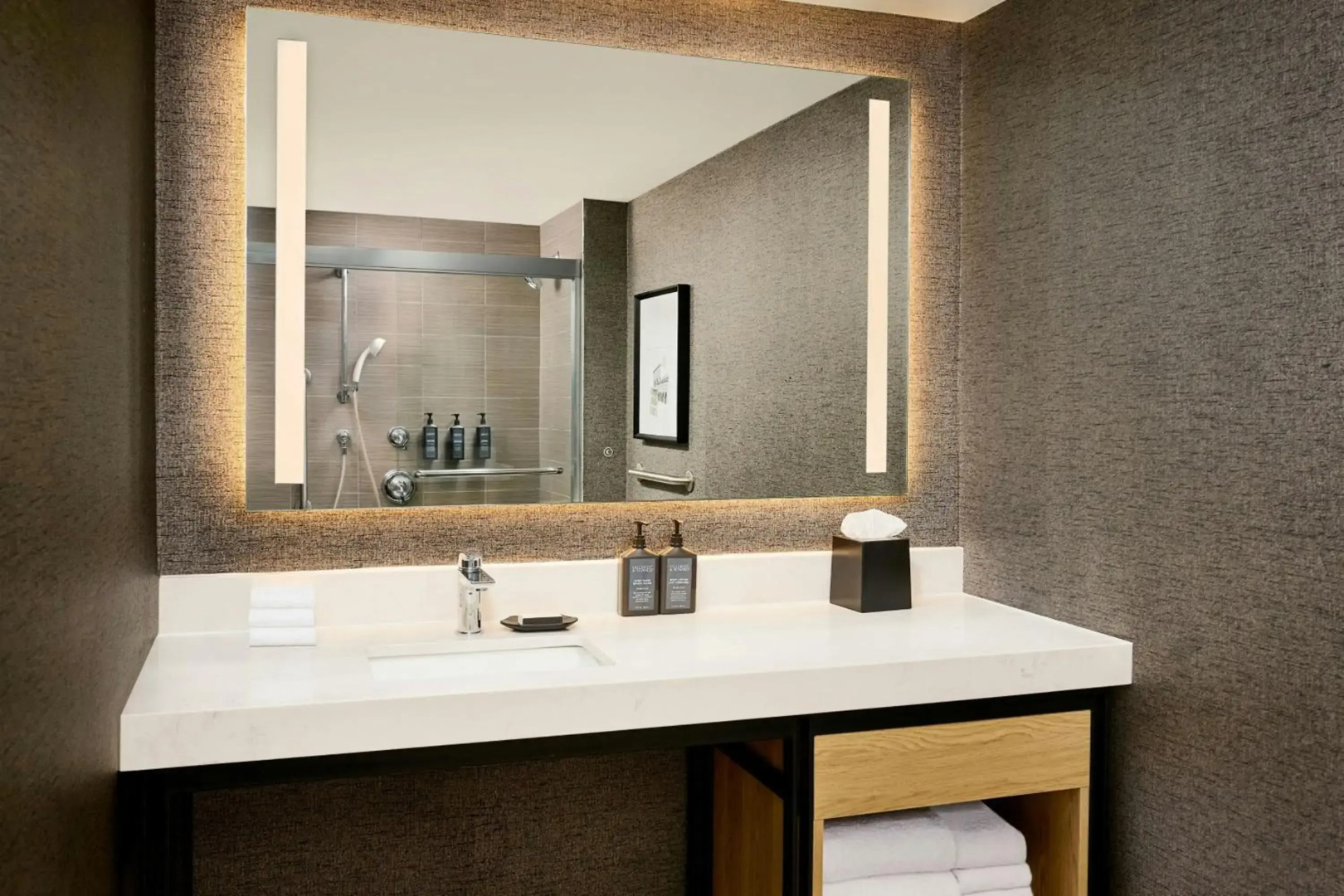 Photo - Sheraton Hamilton Hotel