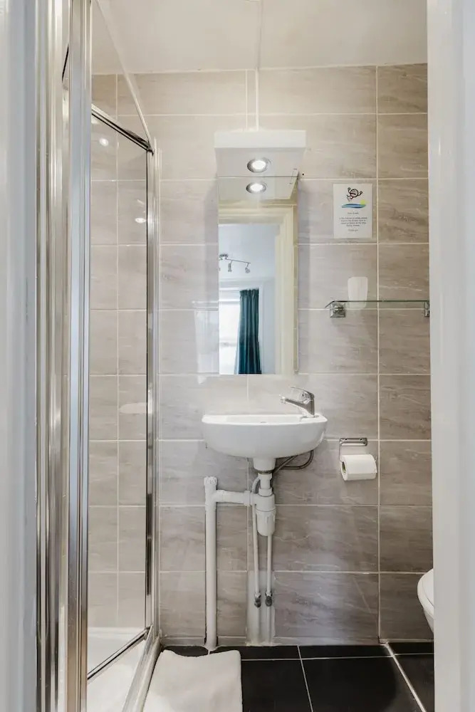 Photo - Falcon Hotel