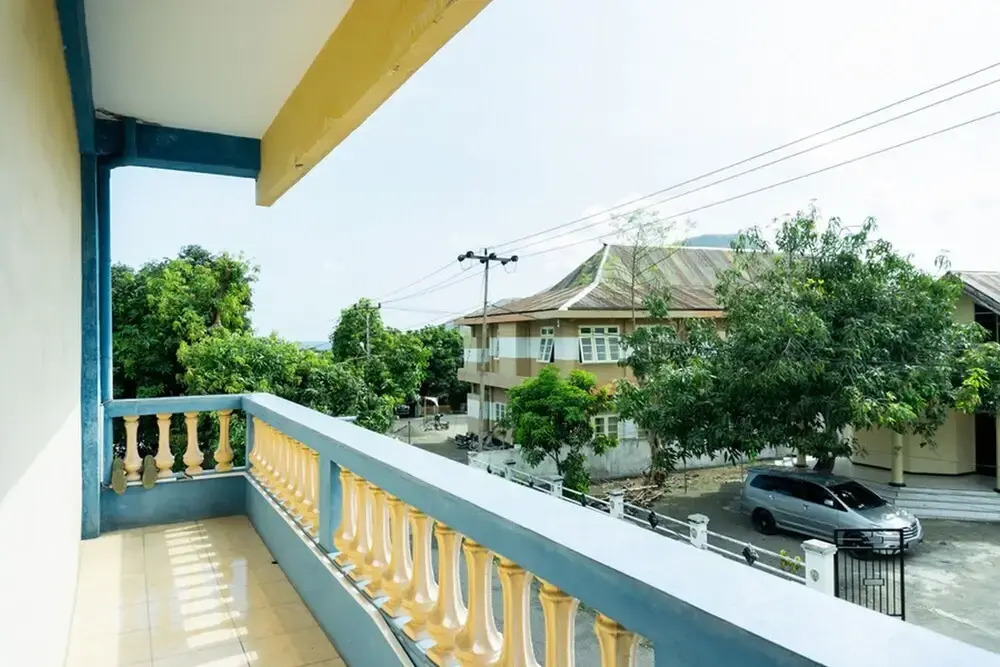 Photo - RedDoorz near H. Hasan Aroeboesman Airport