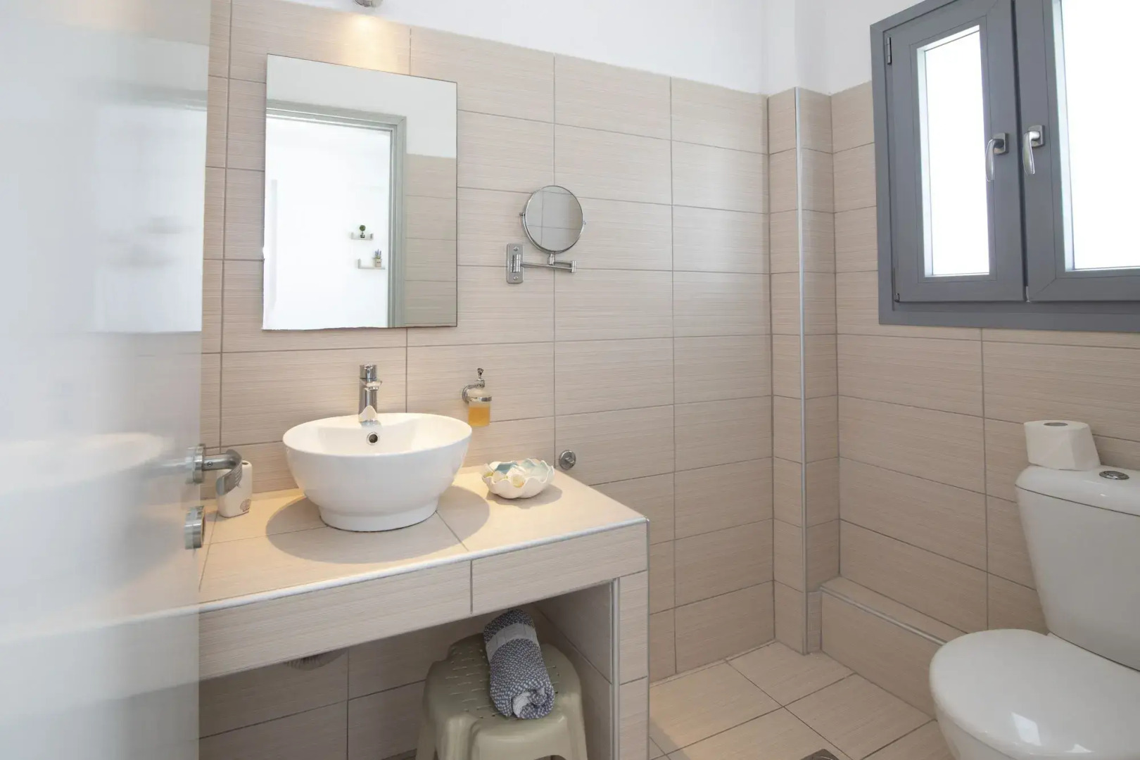 Foto - Thira's Dolphin