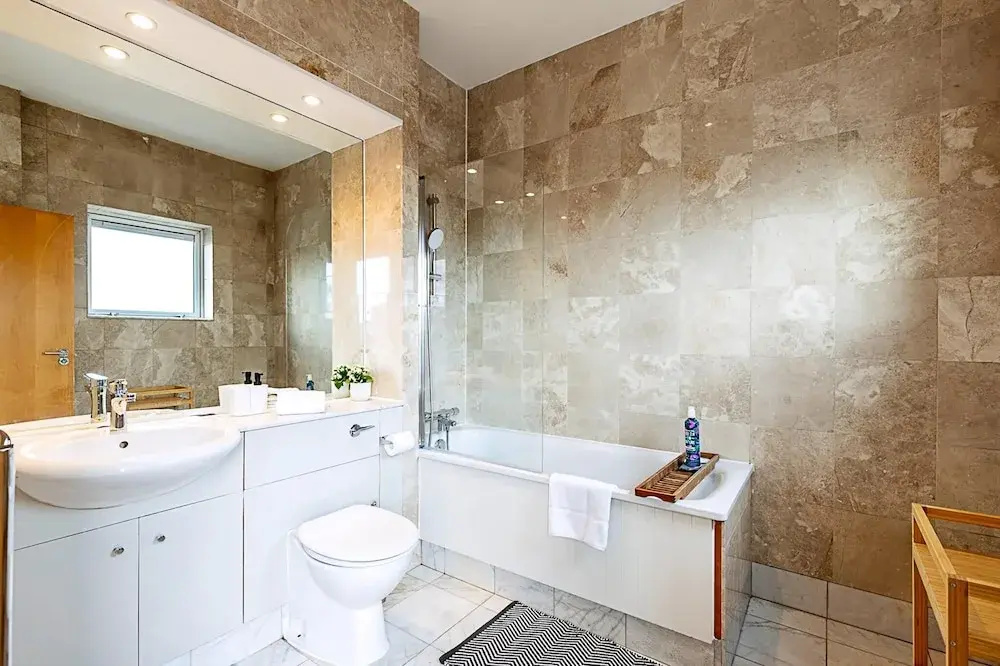 Photo - Bright and Stylish Riverside Haven in Canary Wharf