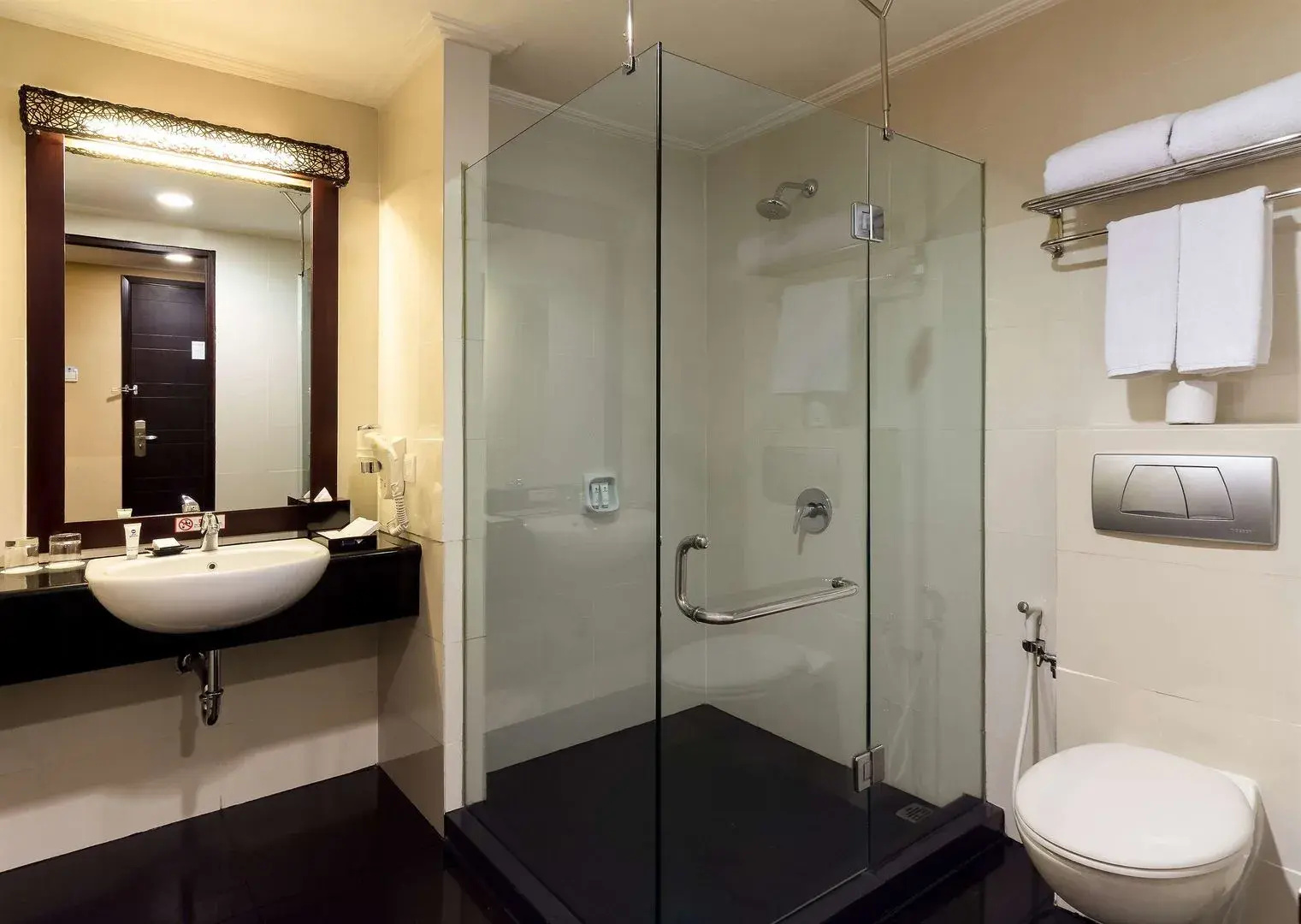 Foto - Best Western Mangga Dua Hotel & Residence