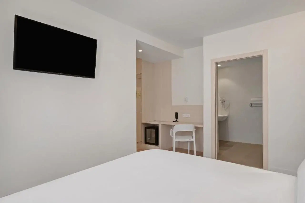 Photo - B&B HOTEL Santiago Milladoiro