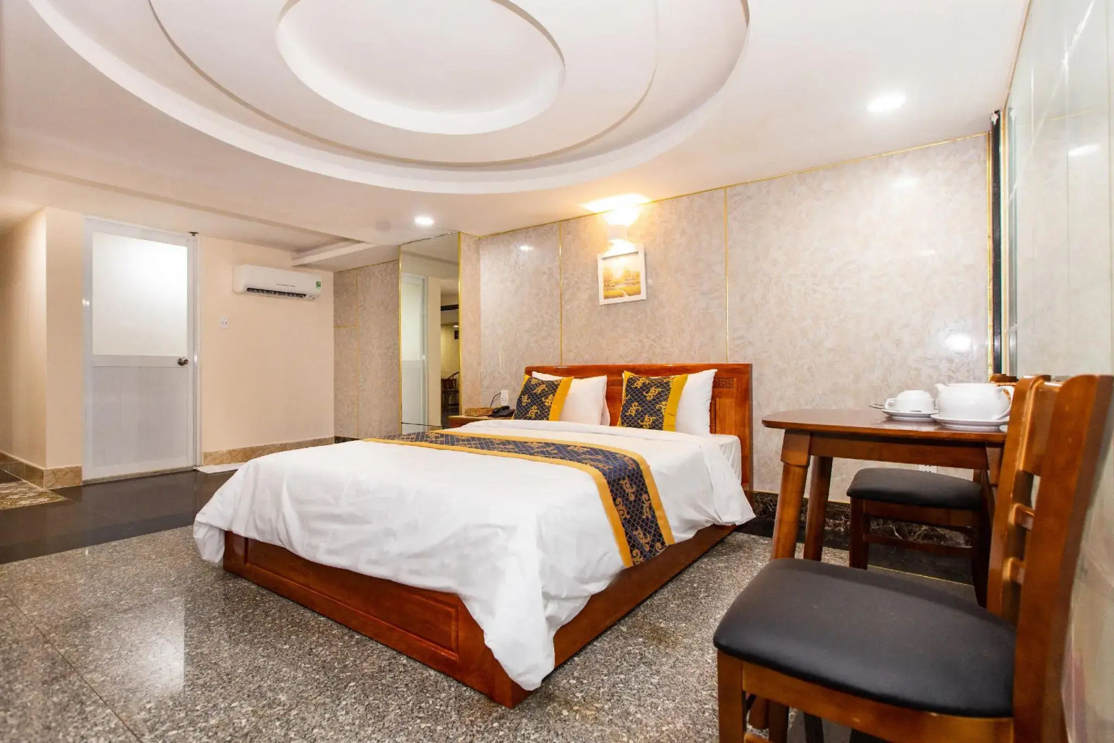 Photo - Hoa De Nhat Hotel- Sân Bay Tân Sơn Nhất