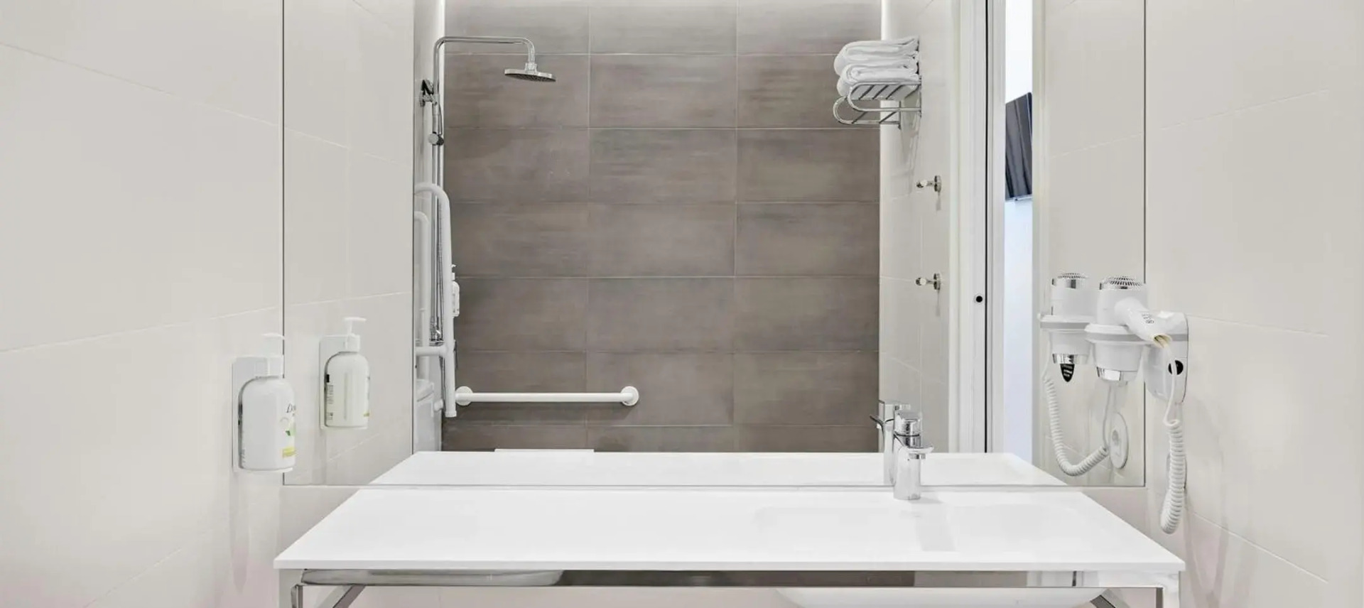 Photo - B&B HOTEL Madrid Tres Cantos