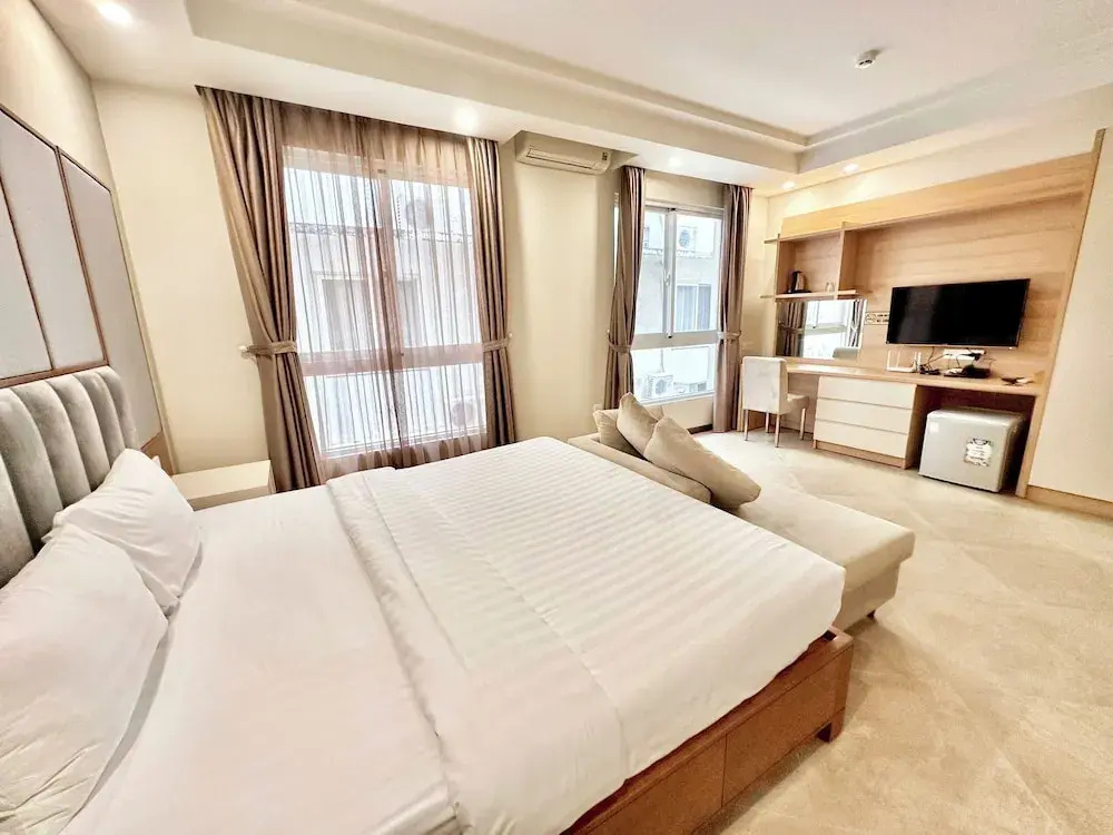 Photo - LAGUNA Premier