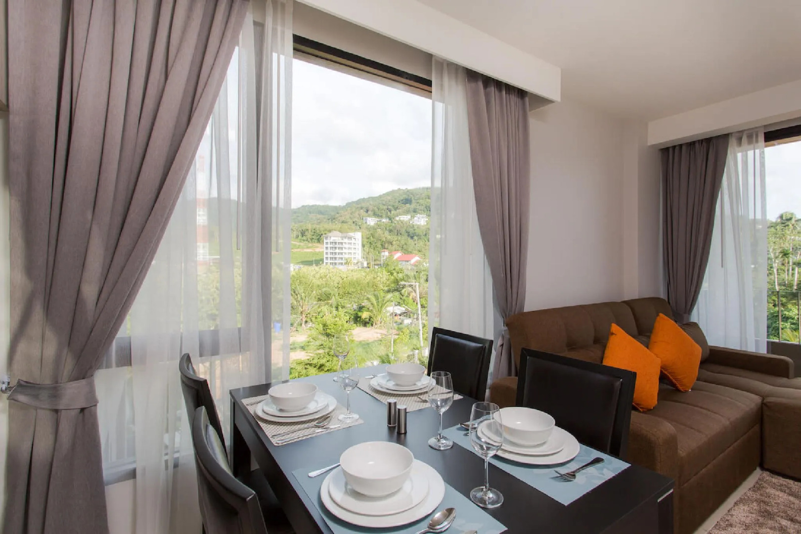 Foto - 6th Avenue Surin Beach - Official Account