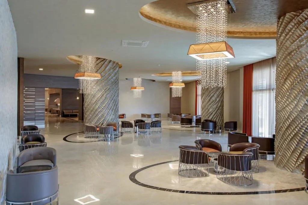 Photo - Royal Seginus