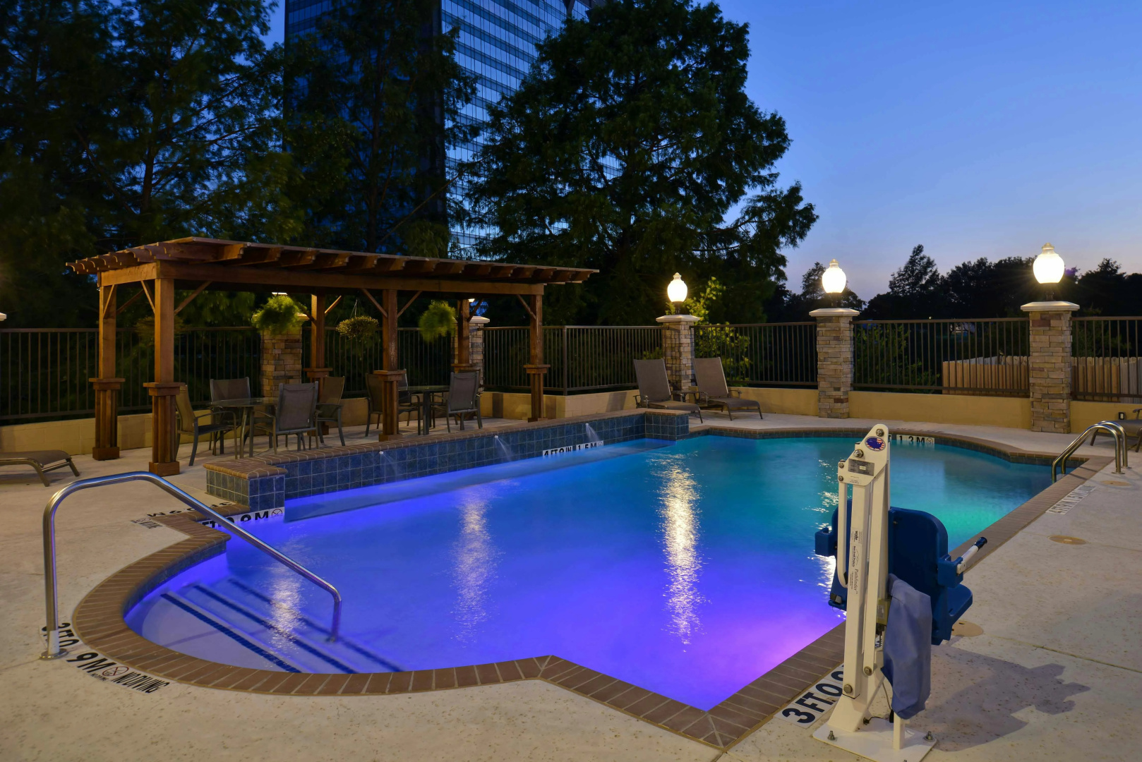 Photo - Hampton Inn & Suites Dallas Market Center