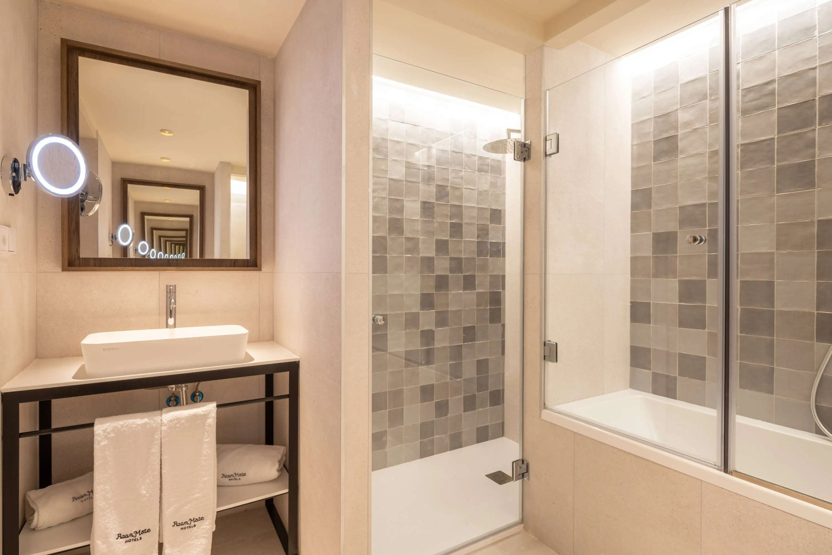 Photo - Room Mate Leo, Granada