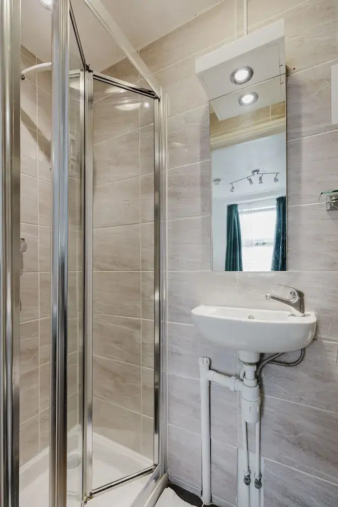 Photo - Falcon Hotel