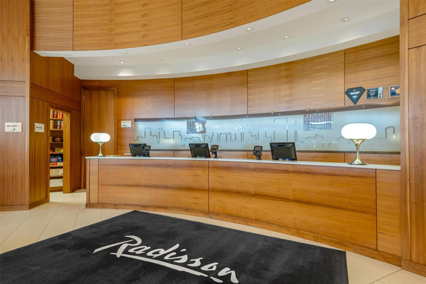 Photo - Radisson Hotel & Conference Centre Calgary Airport