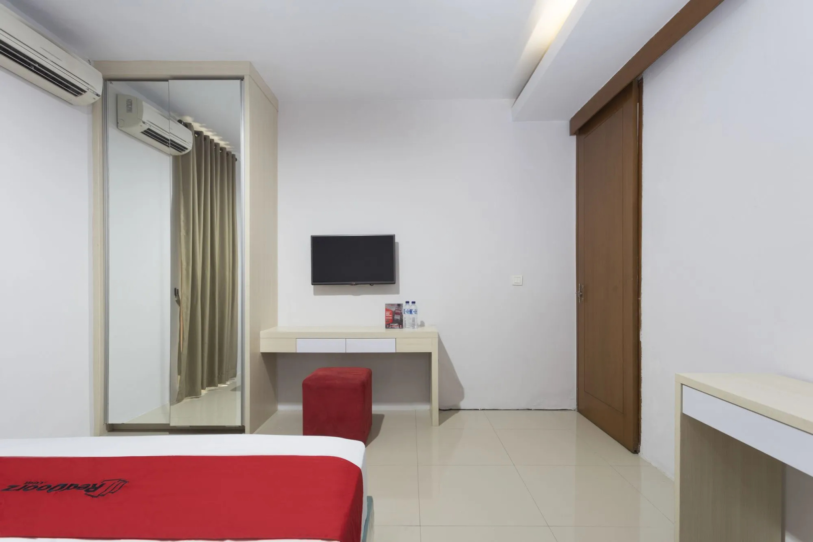 Foto - RedDoorz Plus near Cilandak Town Square 2