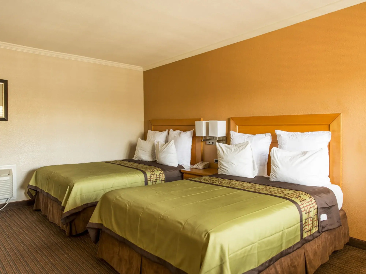 Photo - Anaheim Islander Inn and suites near Park and Convention center